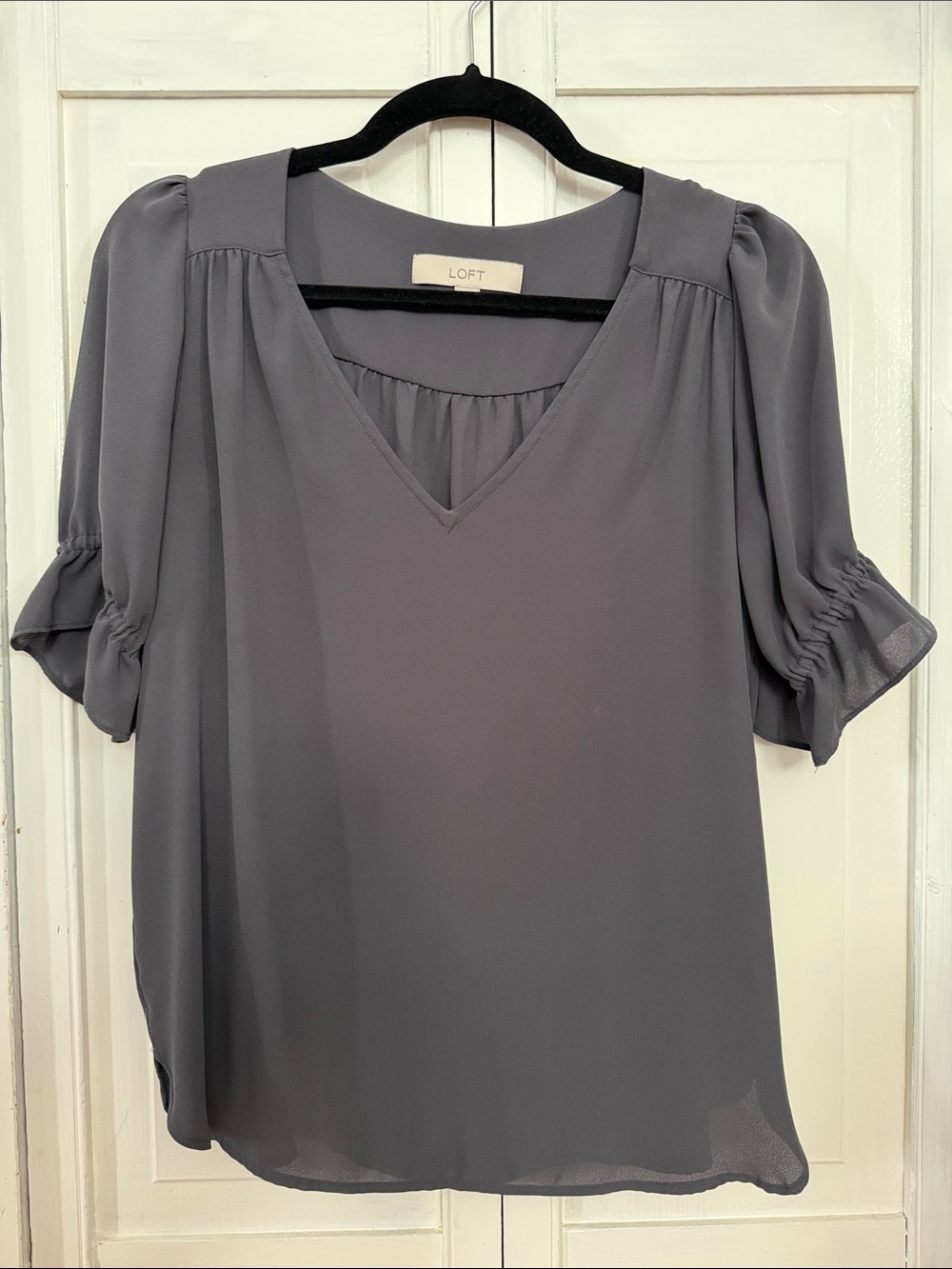 LOFT Gray V-Neck Puff Sleeve Blouse
